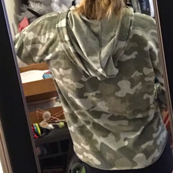 Camo Hoodie - Picture 7 of 7